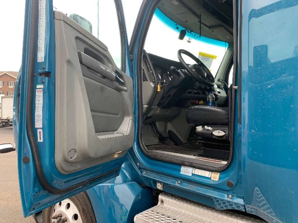 Sleeper Tractor-Heavy Duty Tractors-Kenworth-2019-T680-Akron-OH-453,228\n\t\tmiles-$ 47,500 - Image 9