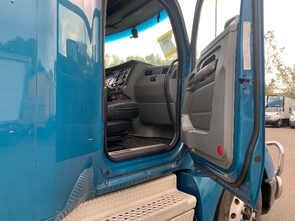 Sleeper Tractor-Heavy Duty Tractors-Kenworth-2019-T680-Akron-OH-461,582\n\t\tmiles-$ 45,500 - Image 13