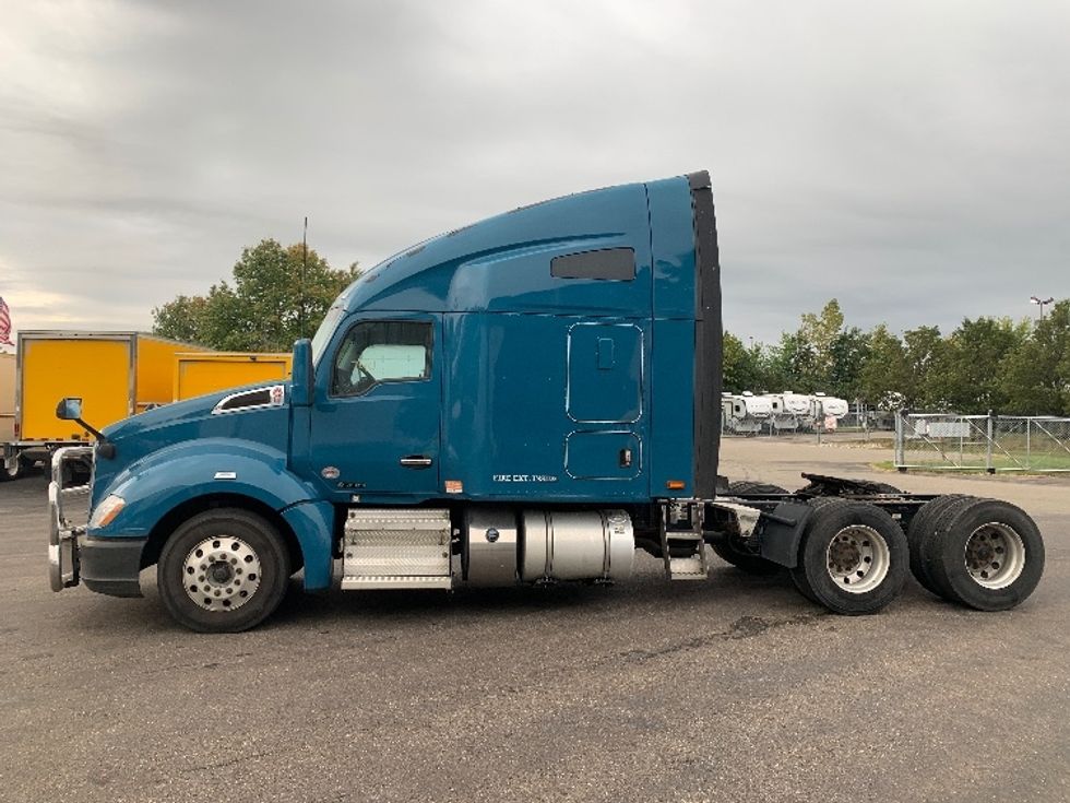 Sleeper Tractor-Heavy Duty Tractors-Kenworth-2019-T680-Akron-OH-461,582\n\t\tmiles-$ 45,500 - Image 4