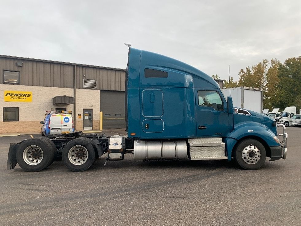 Sleeper Tractor-Heavy Duty Tractors-Kenworth-2019-T680-Akron-OH-461,582\n\t\tmiles-$ 45,500 - Image 8