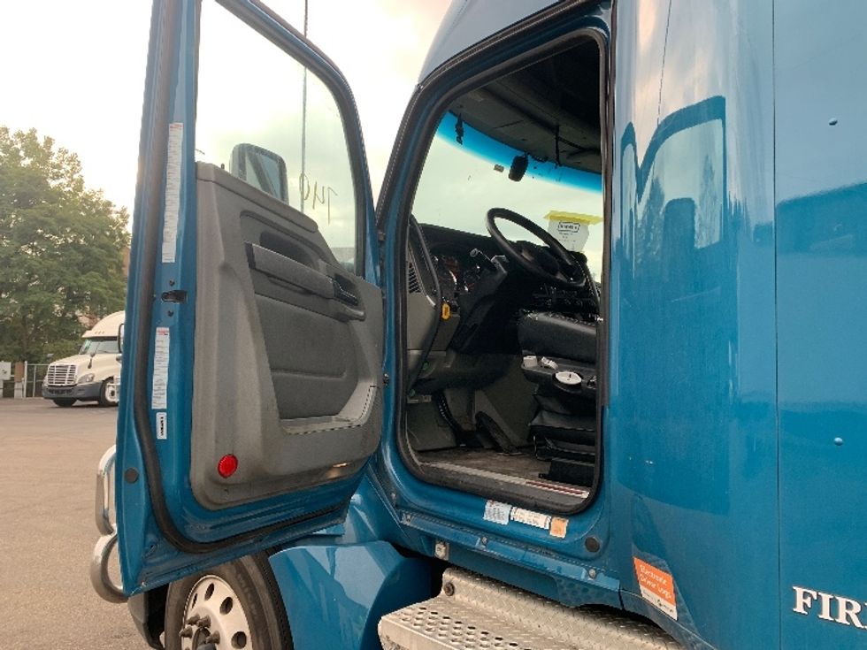 Sleeper Tractor-Heavy Duty Tractors-Kenworth-2019-T680-Akron-OH-461,582\n\t\tmiles-$ 45,500 - Image 9
