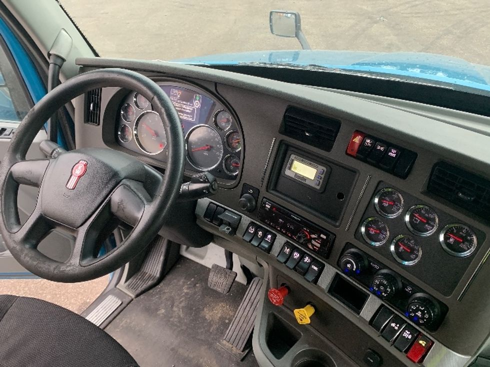 Sleeper Tractor-Heavy Duty Tractors-Kenworth-2019-T680-Akron-OH-473,783\n\t\tmiles-$ 45,500 - Image 12