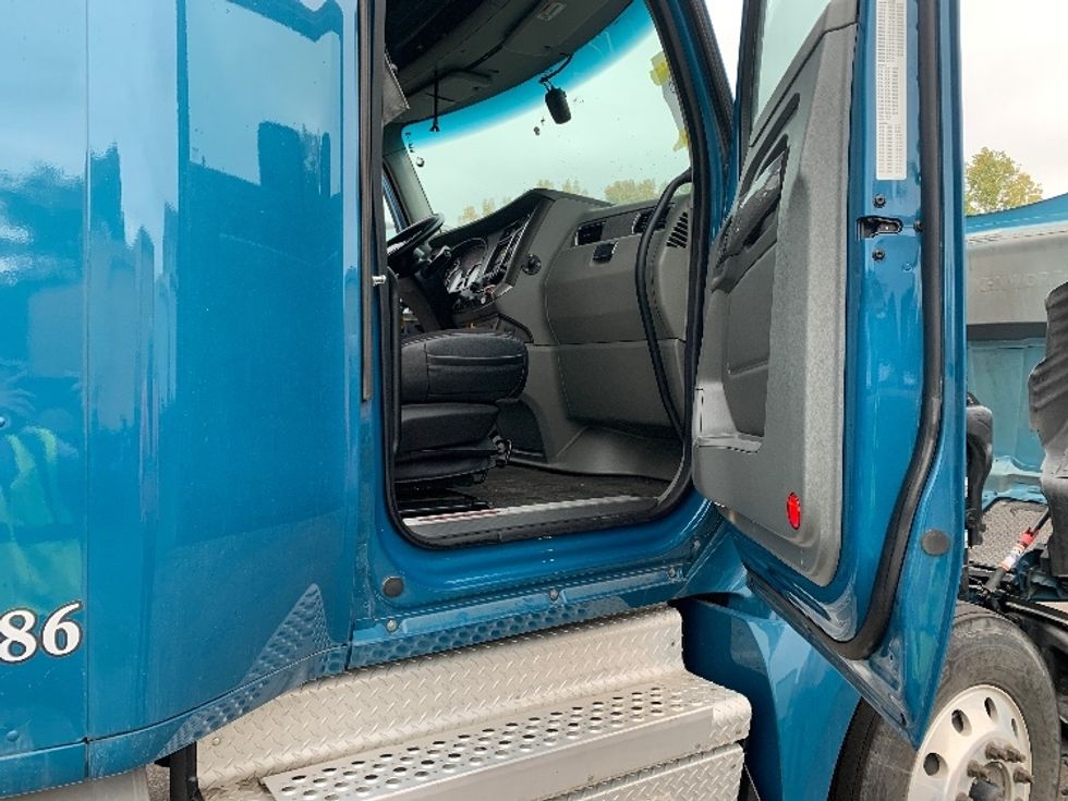 Sleeper Tractor-Heavy Duty Tractors-Kenworth-2019-T680-Akron-OH-473,783\n\t\tmiles-$ 45,500 - Image 13