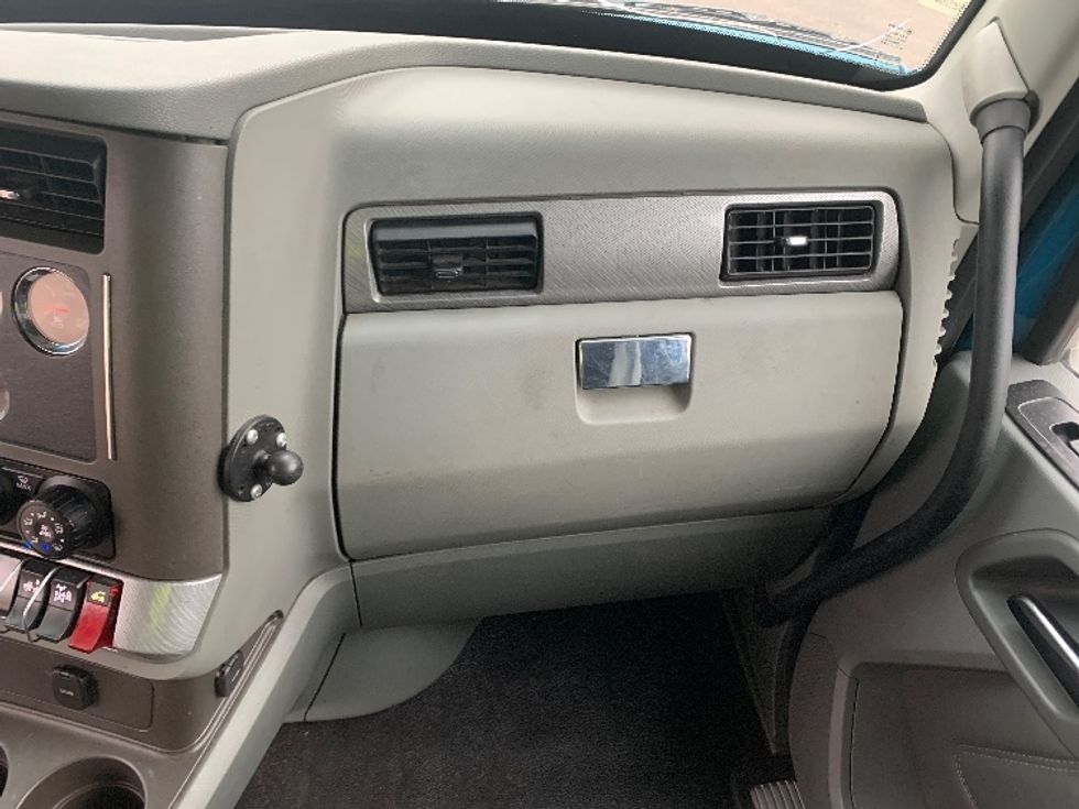 Sleeper Tractor-Heavy Duty Tractors-Kenworth-2019-T680-Akron-OH-473,783\n\t\tmiles-$ 45,500 - Image 14