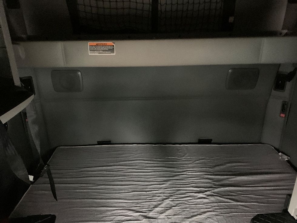 Sleeper Tractor-Heavy Duty Tractors-Kenworth-2019-T680-Akron-OH-473,783\n\t\tmiles-$ 45,500 - Image 16