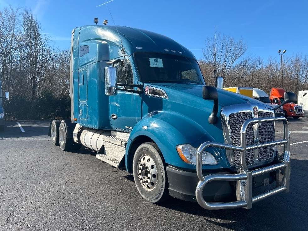 Sleeper Tractor-Heavy Duty Tractors-Kenworth-2019-T680-Greensboro-NC-419,351
miles-$ 49,000