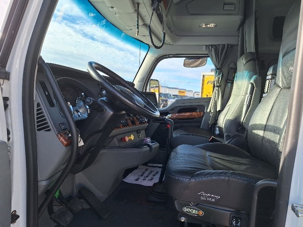 Sleeper Tractor-Heavy Duty Tractors-Kenworth-2020-T680-Londonderry-NH-177,704\n\t\tmiles-$ 75,000 - Image 10