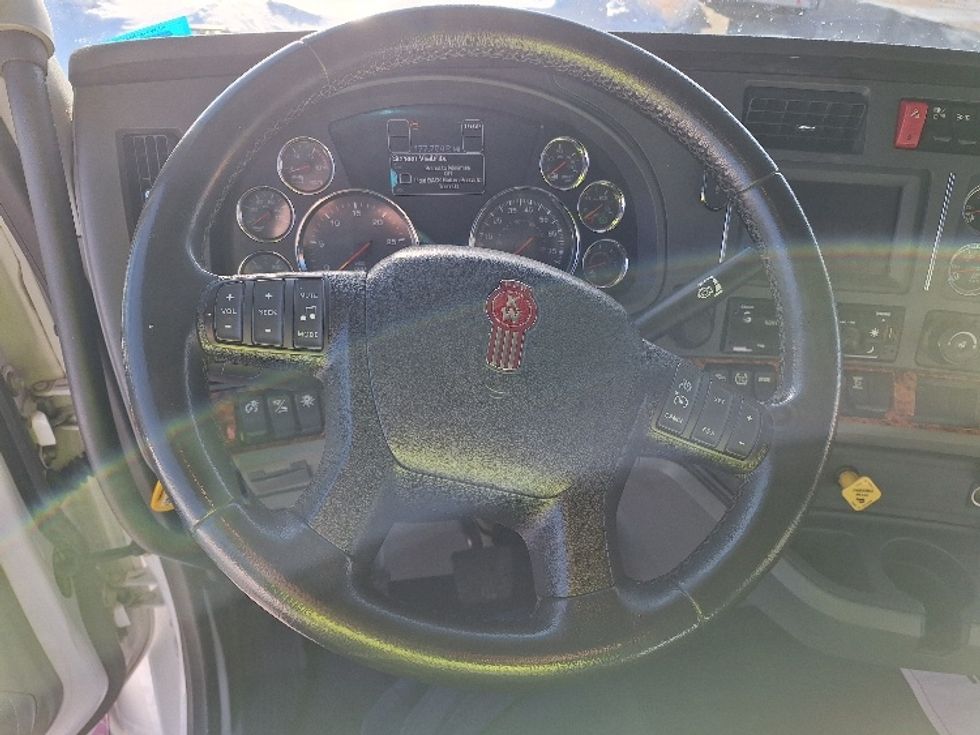 Sleeper Tractor-Heavy Duty Tractors-Kenworth-2020-T680-Londonderry-NH-177,704\n\t\tmiles-$ 75,000 - Image 11
