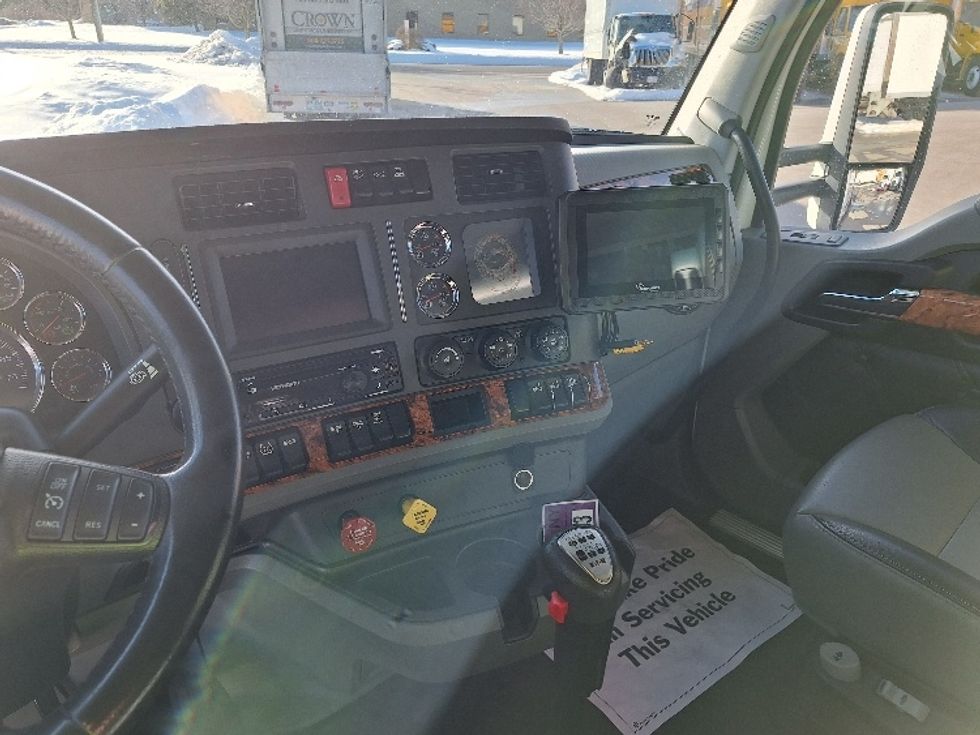 Sleeper Tractor-Heavy Duty Tractors-Kenworth-2020-T680-Londonderry-NH-177,704\n\t\tmiles-$ 75,000 - Image 12