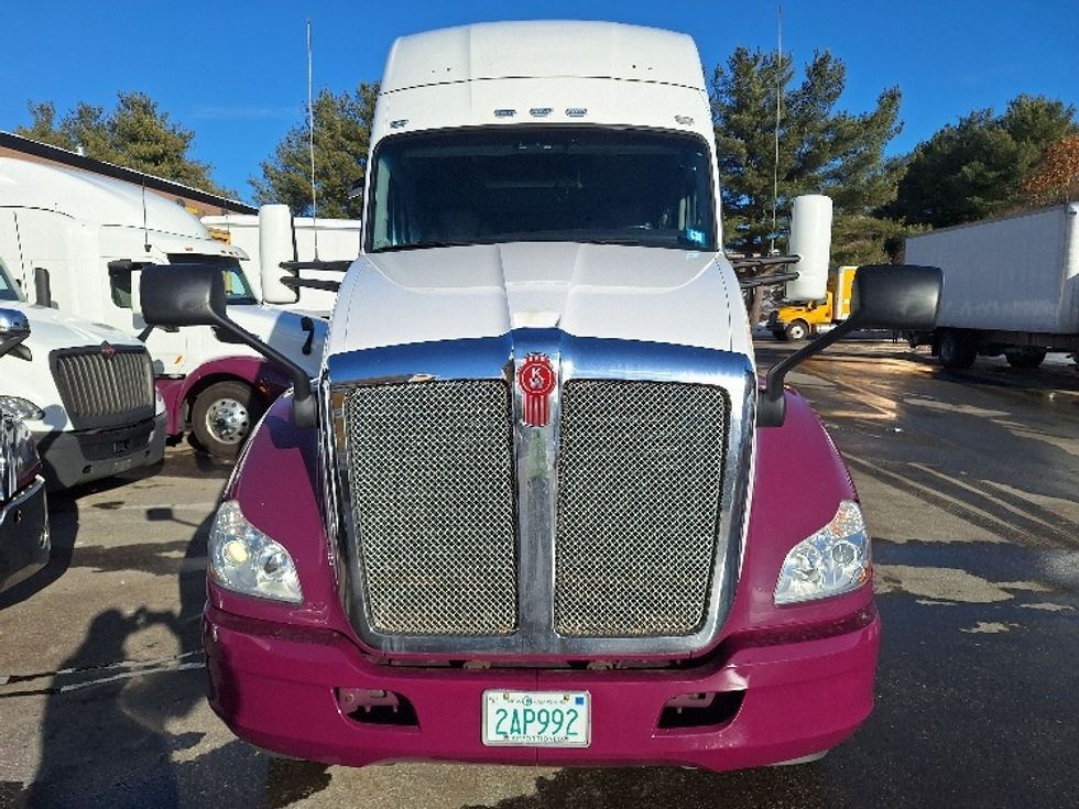 Sleeper Tractor-Heavy Duty Tractors-Kenworth-2020-T680-Londonderry-NH-177,704\n\t\tmiles-$ 75,000 - Image 2