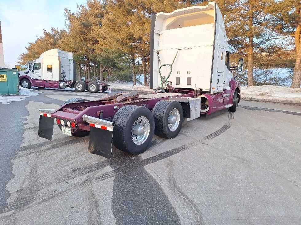 Sleeper Tractor-Heavy Duty Tractors-Kenworth-2020-T680-Londonderry-NH-177,704\n\t\tmiles-$ 75,000 - Image 7