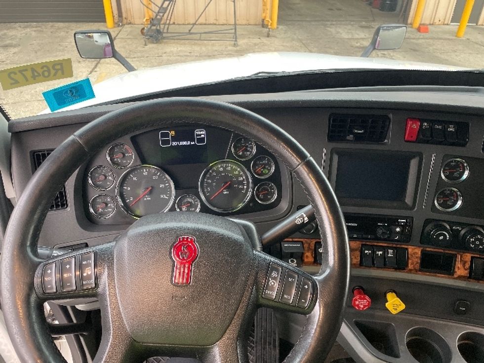 Sleeper Tractor-Heavy Duty Tractors-Kenworth-2020-T680-Pennsauken-NJ-201,527\n\t\tmiles-$ 71,750 - Image 11