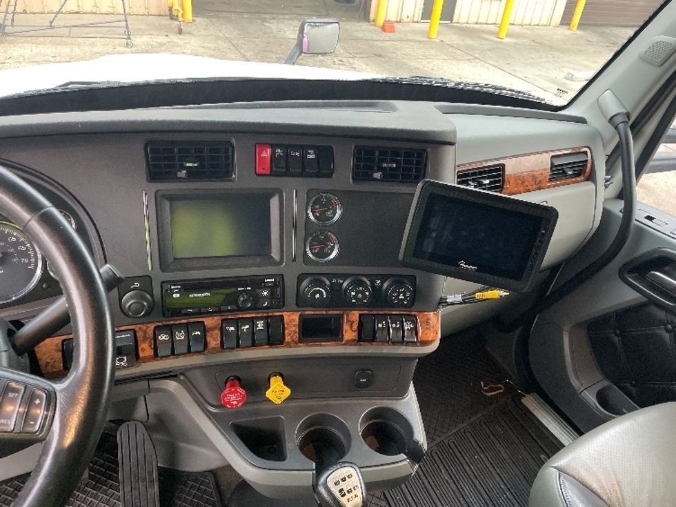 Sleeper Tractor-Heavy Duty Tractors-Kenworth-2020-T680-Pennsauken-NJ-201,527\n\t\tmiles-$ 71,750 - Image 12
