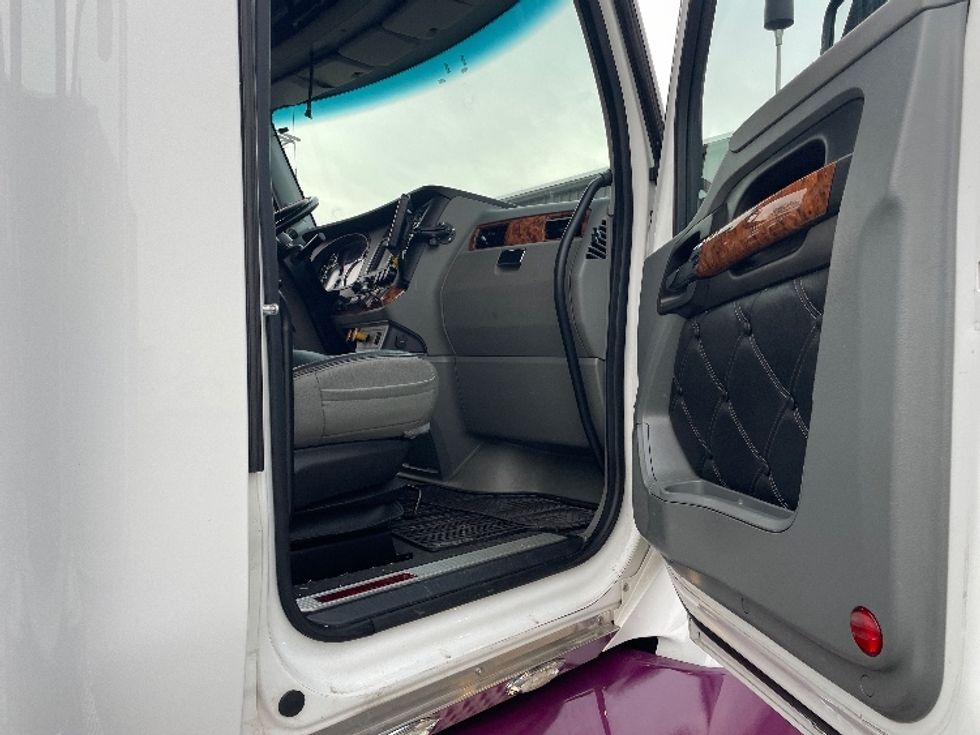 Sleeper Tractor-Heavy Duty Tractors-Kenworth-2020-T680-Pennsauken-NJ-201,527\n\t\tmiles-$ 71,750 - Image 13