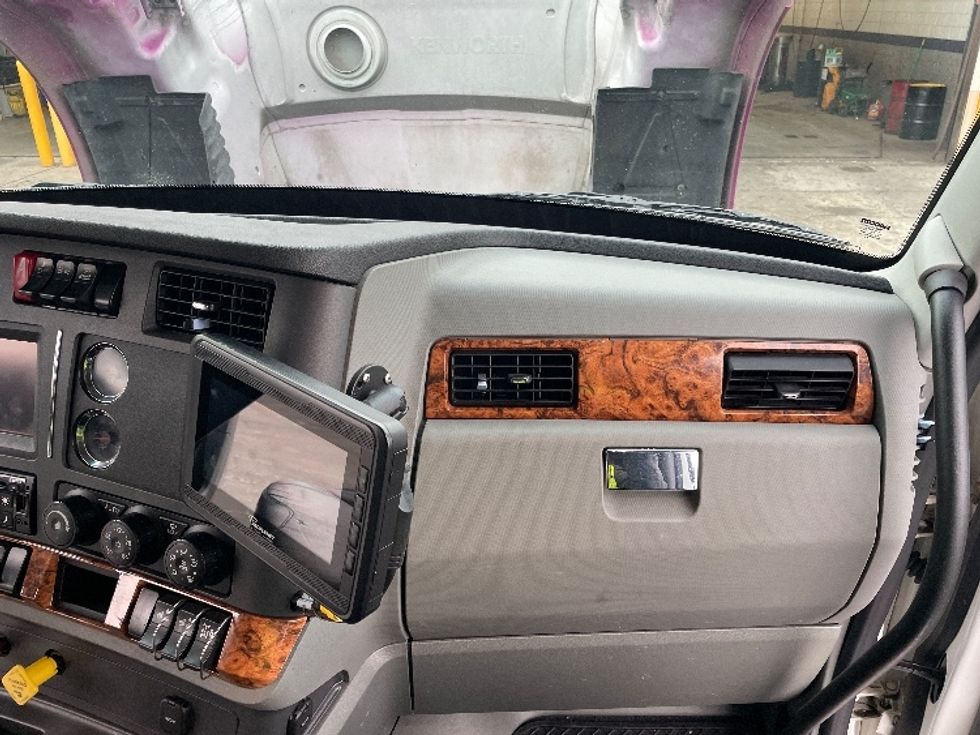 Sleeper Tractor-Heavy Duty Tractors-Kenworth-2020-T680-Pennsauken-NJ-201,527\n\t\tmiles-$ 71,750 - Image 14