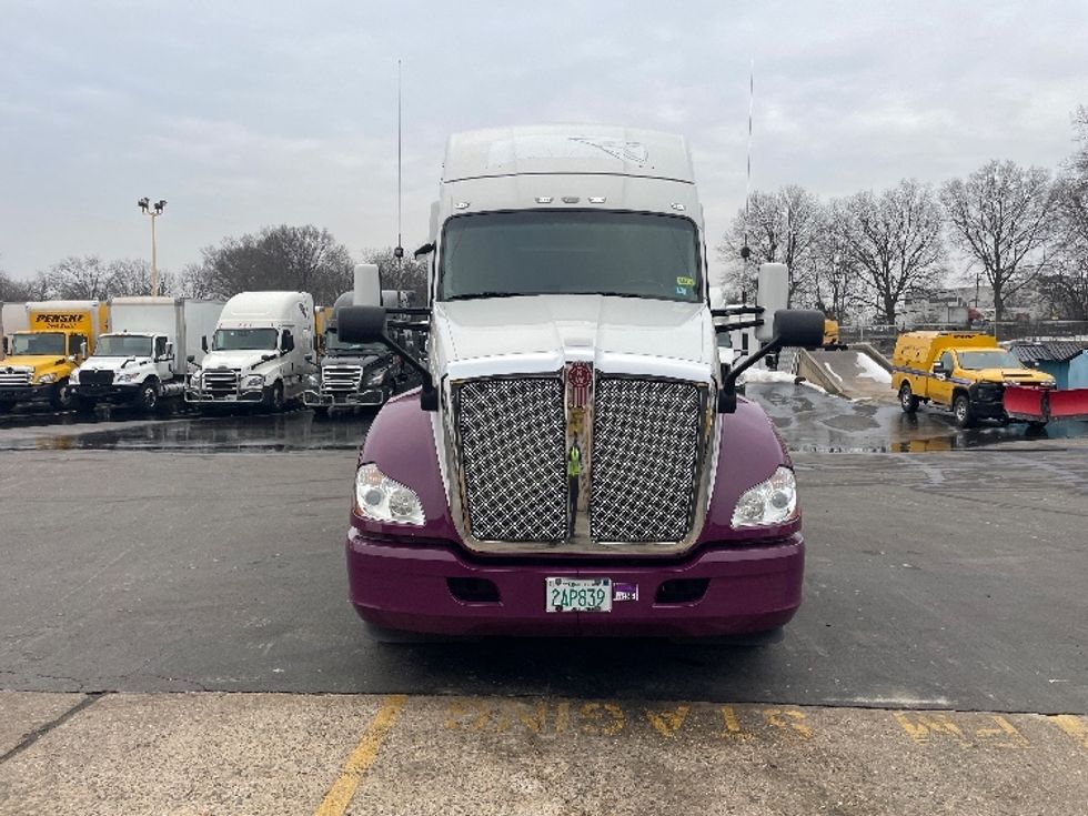Sleeper Tractor-Heavy Duty Tractors-Kenworth-2020-T680-Pennsauken-NJ-201,527\n\t\tmiles-$ 71,750 - Image 2