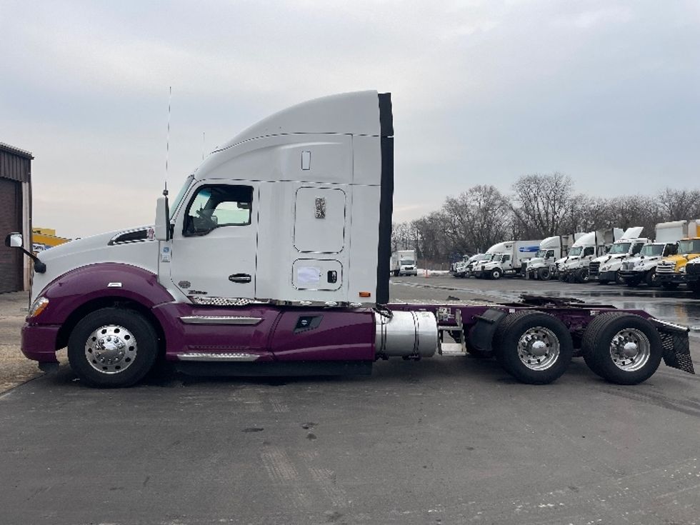 Sleeper Tractor-Heavy Duty Tractors-Kenworth-2020-T680-Pennsauken-NJ-201,527\n\t\tmiles-$ 71,750 - Image 4