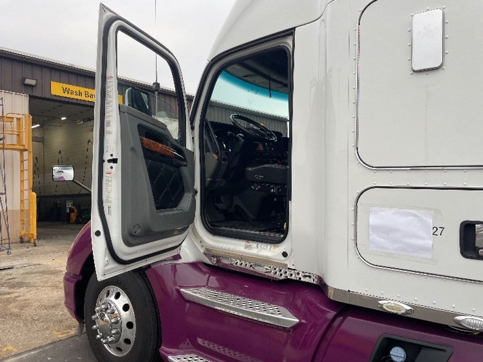 Sleeper Tractor-Heavy Duty Tractors-Kenworth-2020-T680-Pennsauken-NJ-201,527\n\t\tmiles-$ 71,750 - Image 9