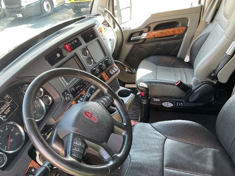 Sleeper Tractor-Heavy Duty Tractors-Kenworth-2020-T680-Torrance-CA-196,269\n\t\tmiles-$ 83,500 - Image 10