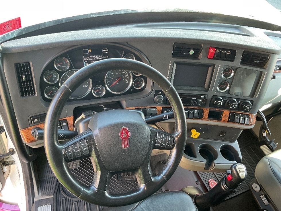 Sleeper Tractor-Heavy Duty Tractors-Kenworth-2020-T680-Torrance-CA-196,269\n\t\tmiles-$ 83,500 - Image 11
