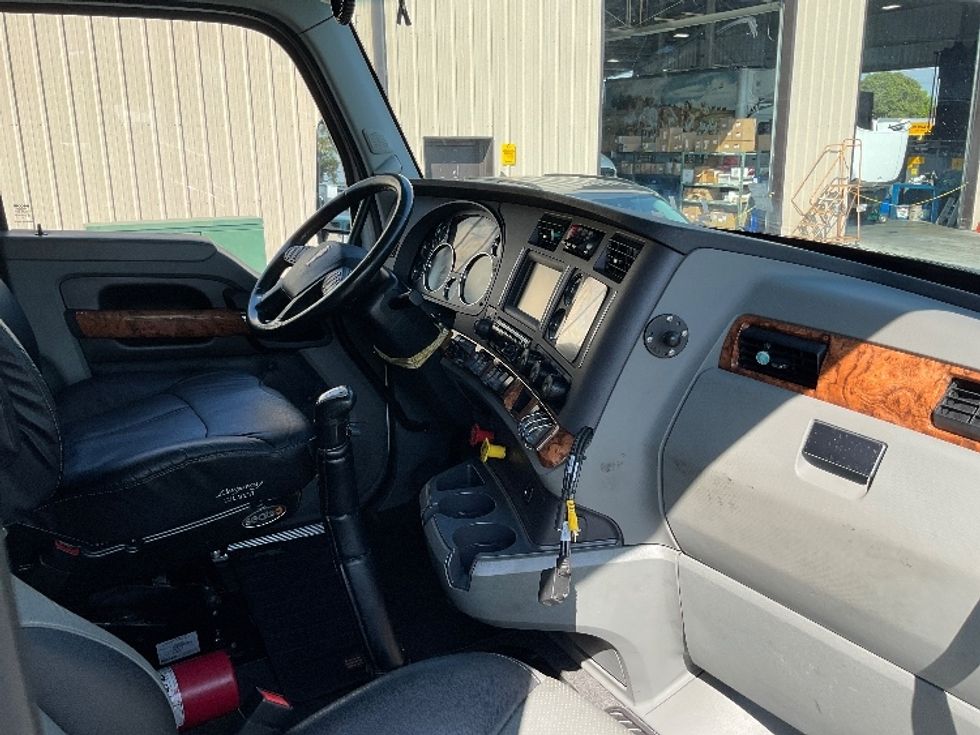 Sleeper Tractor-Heavy Duty Tractors-Kenworth-2020-T680-Torrance-CA-196,269\n\t\tmiles-$ 83,500 - Image 15