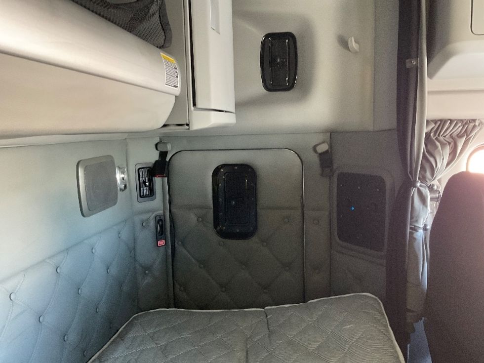 Sleeper Tractor-Heavy Duty Tractors-Kenworth-2020-T680-Torrance-CA-196,269\n\t\tmiles-$ 83,500 - Image 18