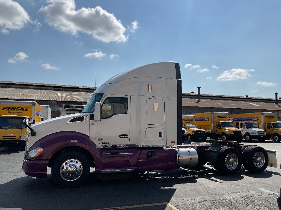 Sleeper Tractor-Heavy Duty Tractors-Kenworth-2020-T680-Torrance-CA-196,269\n\t\tmiles-$ 83,500 - Image 4