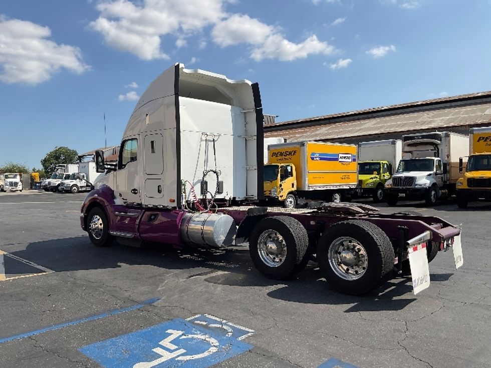 Sleeper Tractor-Heavy Duty Tractors-Kenworth-2020-T680-Torrance-CA-196,269\n\t\tmiles-$ 83,500 - Image 5