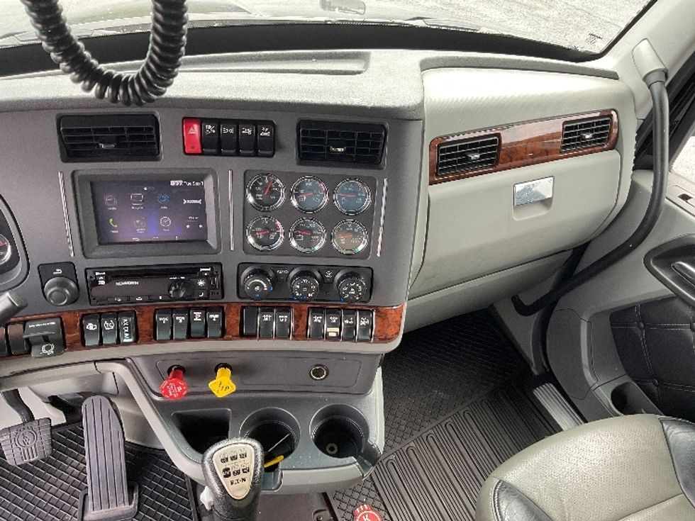 Sleeper Tractor-Heavy Duty Tractors-Kenworth-2021-T680-Akron-OH-265,256\n\t\tmiles-$ 89,750 - Image 12