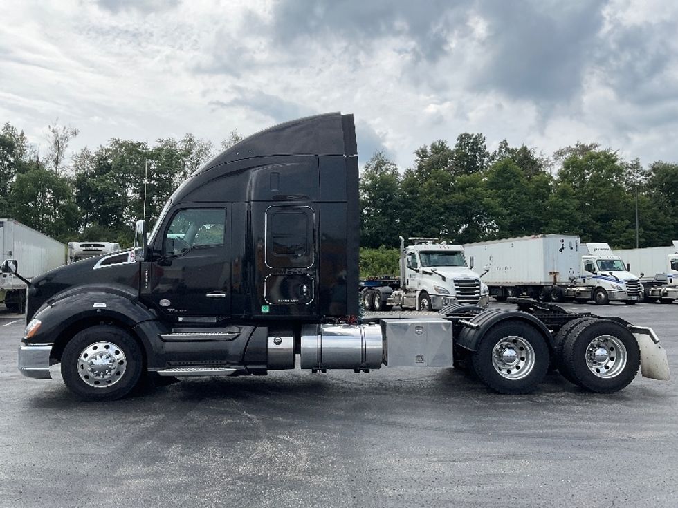 Sleeper Tractor-Heavy Duty Tractors-Kenworth-2021-T680-Akron-OH-265,256\n\t\tmiles-$ 89,750 - Image 4