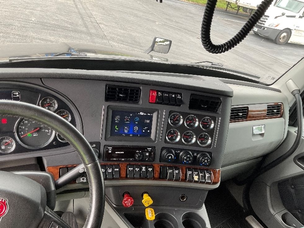 Sleeper Tractor-Heavy Duty Tractors-Kenworth-2021-T680-Akron-OH-283,138\n\t\tmiles-$ 88,750 - Image 10