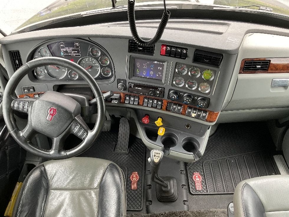 Sleeper Tractor-Heavy Duty Tractors-Kenworth-2021-T680-Akron-OH-283,138\n\t\tmiles-$ 88,750 - Image 11