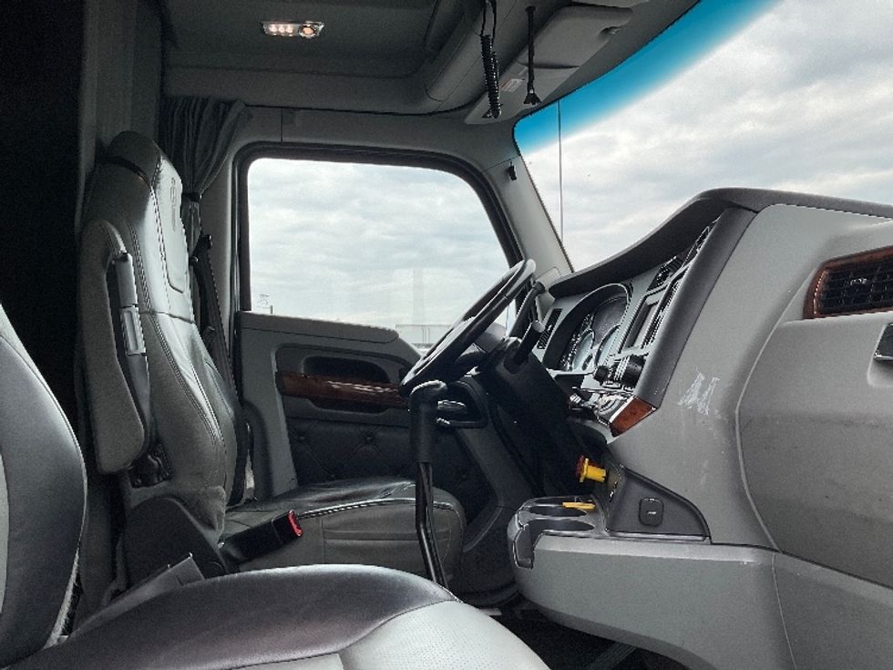 Sleeper Tractor-Heavy Duty Tractors-Kenworth-2021-T680-Akron-OH-283,138\n\t\tmiles-$ 88,750 - Image 14