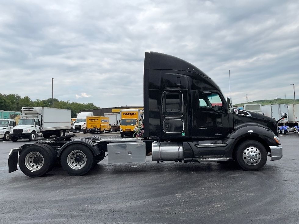 Sleeper Tractor-Heavy Duty Tractors-Kenworth-2021-T680-Akron-OH-283,138\n\t\tmiles-$ 88,750 - Image 8