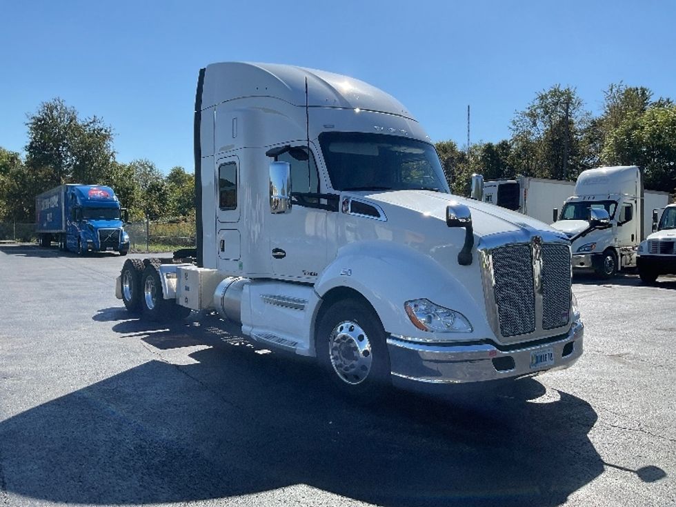 Sleeper Tractor-Heavy Duty Tractors-Kenworth-2021-T680-Mount Pleasant-PA-203,151\n\t\tmiles-$ 90,250 - Image 1