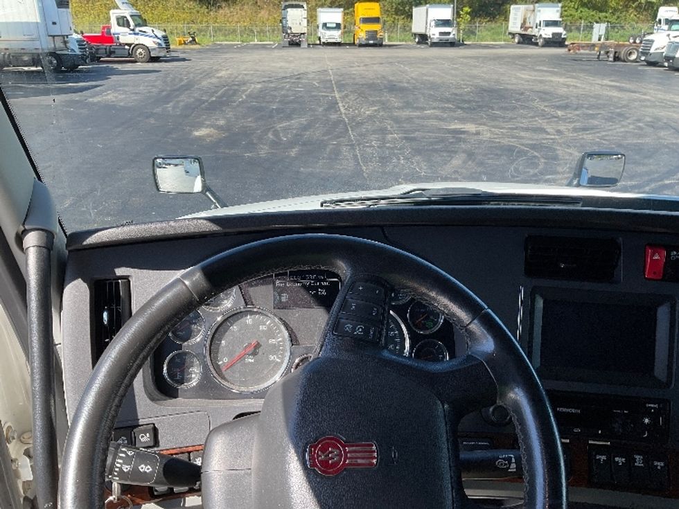 Sleeper Tractor-Heavy Duty Tractors-Kenworth-2021-T680-Mount Pleasant-PA-203,151\n\t\tmiles-$ 90,250 - Image 11