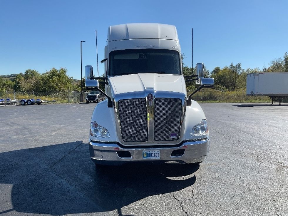 Sleeper Tractor-Heavy Duty Tractors-Kenworth-2021-T680-Mount Pleasant-PA-203,151\n\t\tmiles-$ 90,250 - Image 2