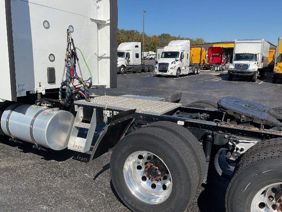 Sleeper Tractor-Heavy Duty Tractors-Kenworth-2021-T680-Mount Pleasant-PA-203,151\n\t\tmiles-$ 90,250 - Image 22