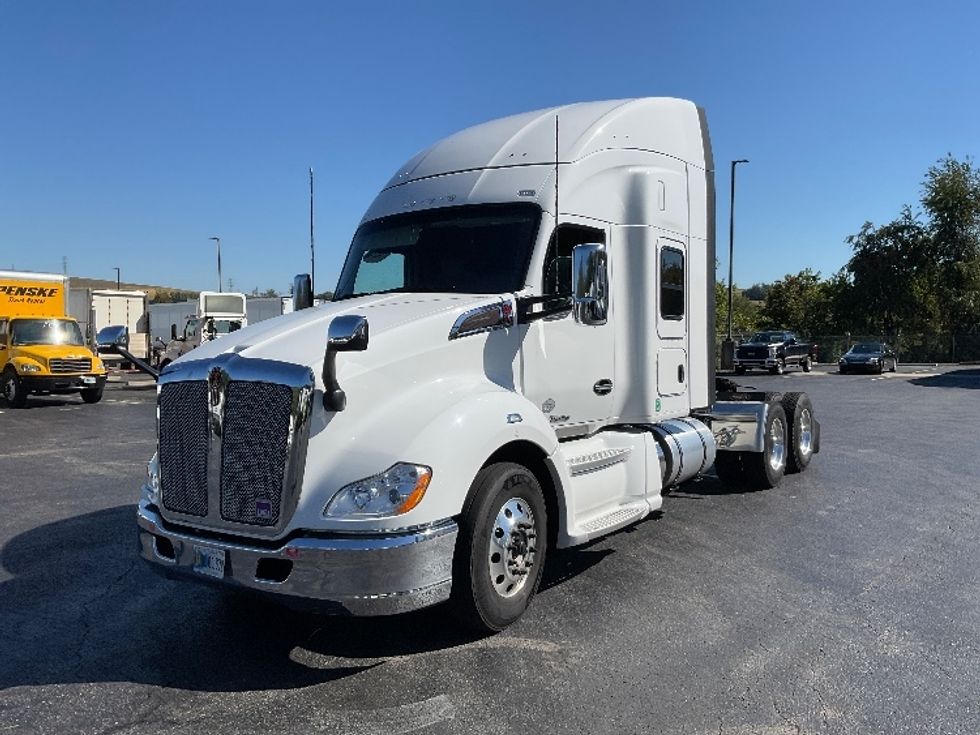Sleeper Tractor-Heavy Duty Tractors-Kenworth-2021-T680-Mount Pleasant-PA-203,151\n\t\tmiles-$ 90,250 - Image 3