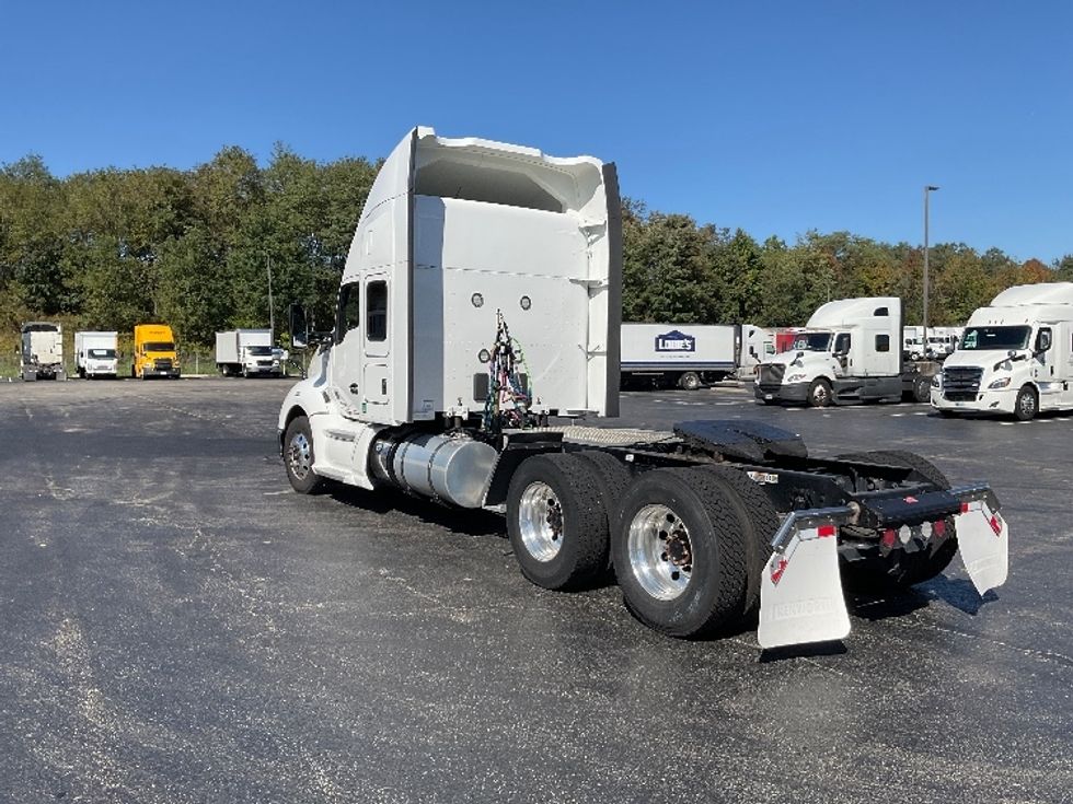 Sleeper Tractor-Heavy Duty Tractors-Kenworth-2021-T680-Mount Pleasant-PA-203,151\n\t\tmiles-$ 90,250 - Image 5
