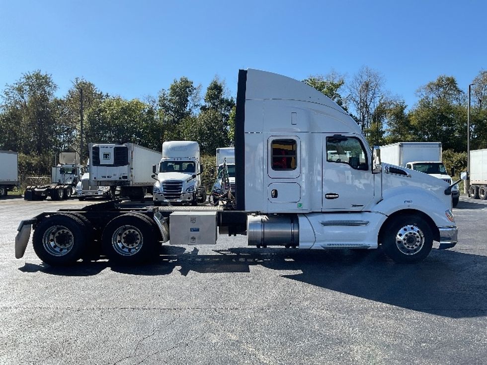 Sleeper Tractor-Heavy Duty Tractors-Kenworth-2021-T680-Mount Pleasant-PA-203,151\n\t\tmiles-$ 90,250 - Image 8