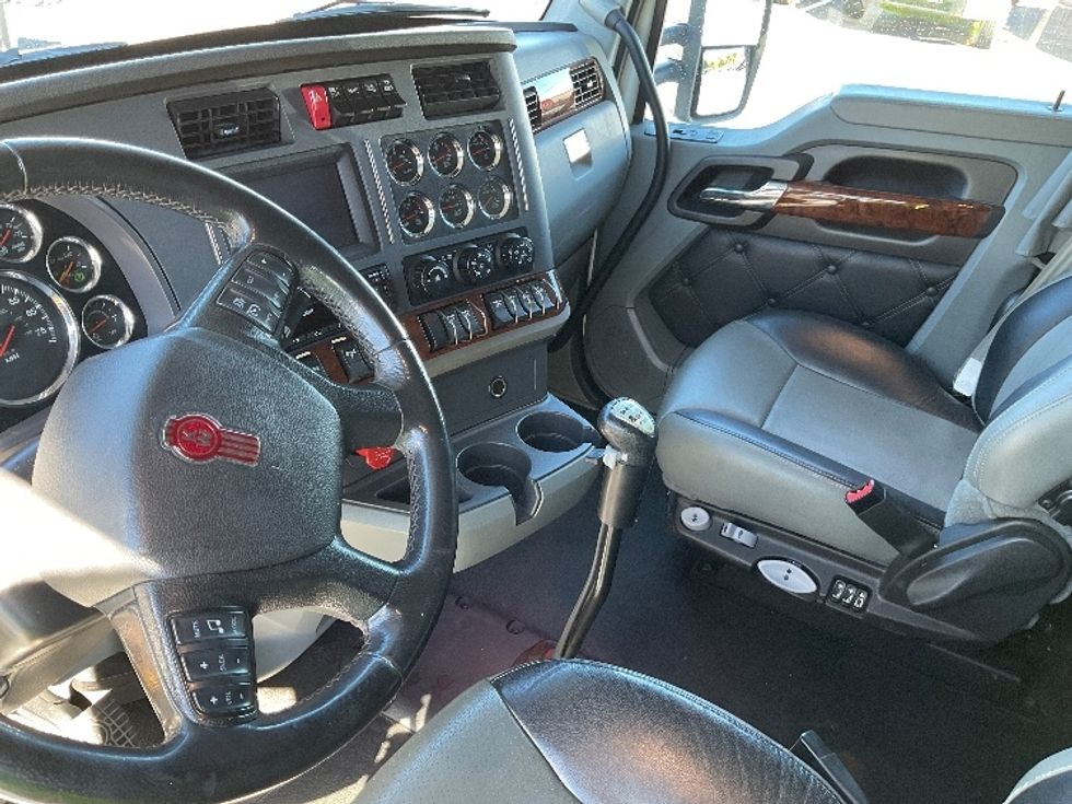 Sleeper Tractor-Heavy Duty Tractors-Kenworth-2021-T680-Mount Pleasant-PA-287,155\n\t\tmiles-$ 85,000 - Image 10