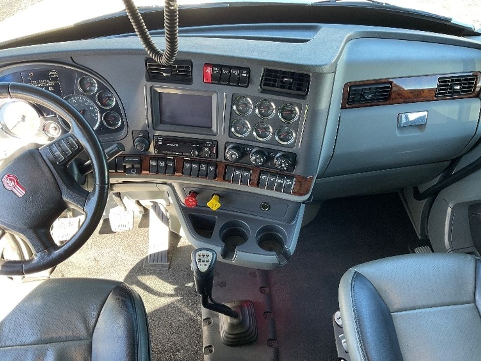 Sleeper Tractor-Heavy Duty Tractors-Kenworth-2021-T680-Mount Pleasant-PA-287,155\n\t\tmiles-$ 85,000 - Image 12
