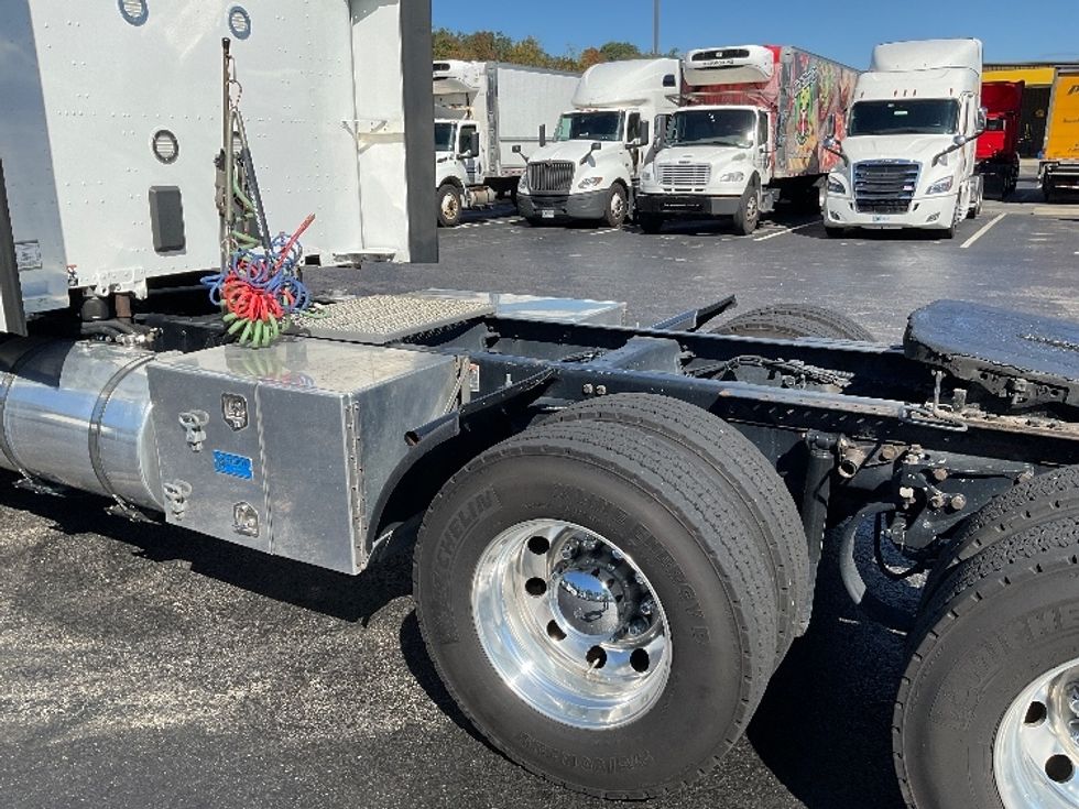 Sleeper Tractor-Heavy Duty Tractors-Kenworth-2021-T680-Mount Pleasant-PA-287,155\n\t\tmiles-$ 85,000 - Image 23