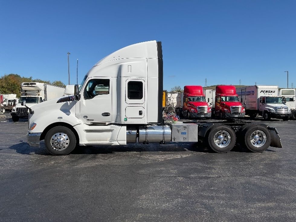 Sleeper Tractor-Heavy Duty Tractors-Kenworth-2021-T680-Mount Pleasant-PA-287,155\n\t\tmiles-$ 85,000 - Image 4