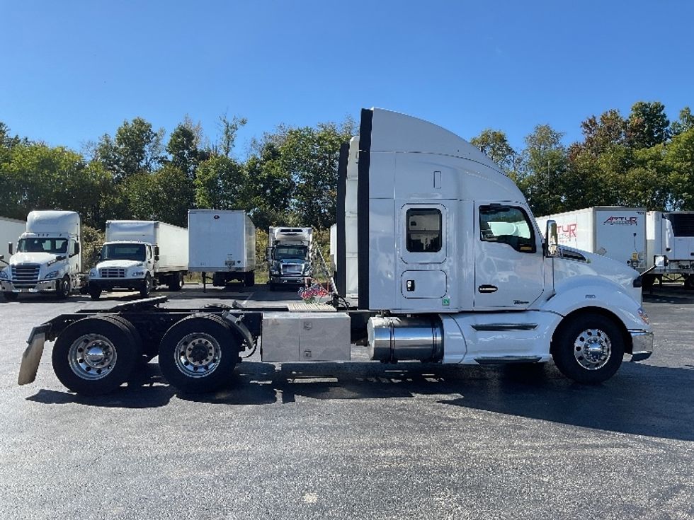 Sleeper Tractor-Heavy Duty Tractors-Kenworth-2021-T680-Mount Pleasant-PA-287,155\n\t\tmiles-$ 85,000 - Image 8