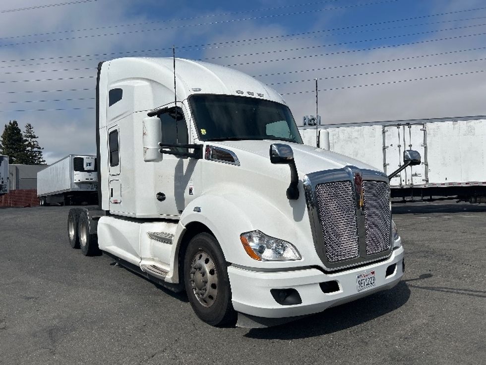 Sleeper Tractor-Heavy Duty Tractors-Kenworth-2021-T680-San Leandro-CA-177,478\n\t\tmiles-$ 72,750 - Image 1