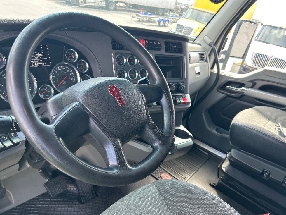 Sleeper Tractor-Heavy Duty Tractors-Kenworth-2021-T680-San Leandro-CA-177,478\n\t\tmiles-$ 72,750 - Image 10