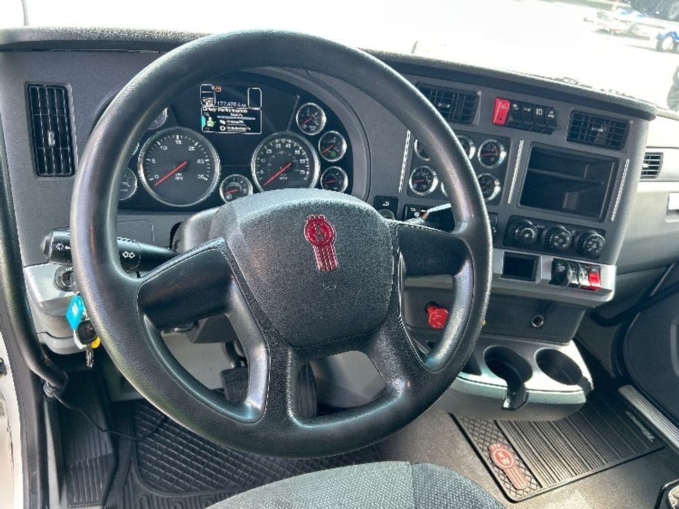 Sleeper Tractor-Heavy Duty Tractors-Kenworth-2021-T680-San Leandro-CA-177,478\n\t\tmiles-$ 72,750 - Image 11