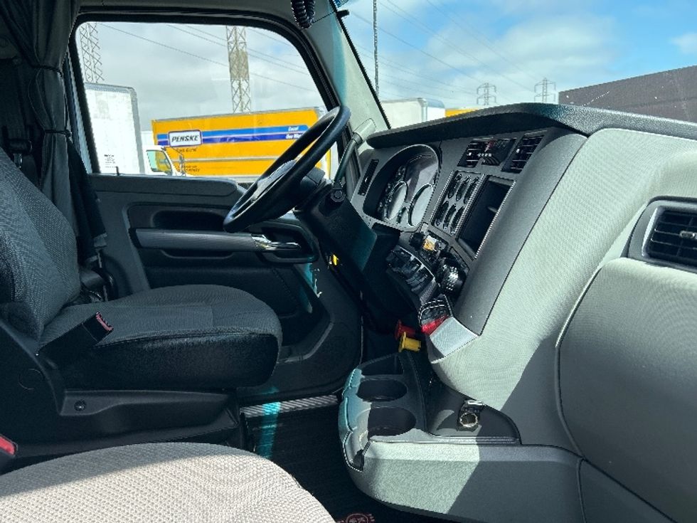 Sleeper Tractor-Heavy Duty Tractors-Kenworth-2021-T680-San Leandro-CA-177,478\n\t\tmiles-$ 72,750 - Image 15